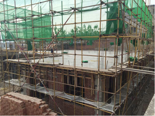 施工队伍在保证工程质量的情况下,进一步加快施工进度,确保新办公楼